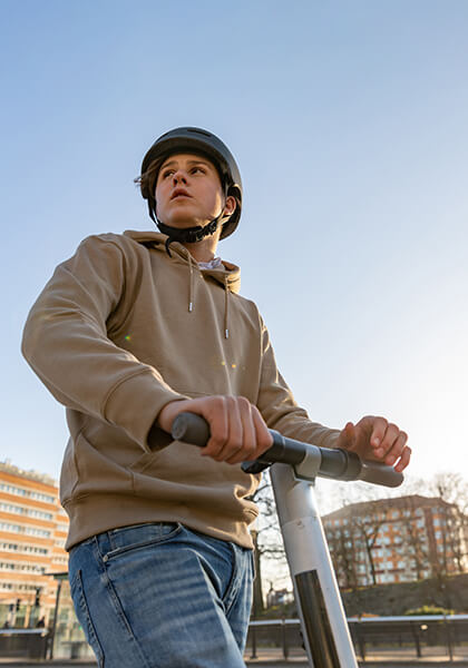 Scooter, trottinette électrique, vélo : assurez la mobilité de votre adolescent(e)